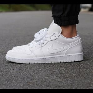 Nike Air Jordan 1 Low Triple White Sz 9.5
